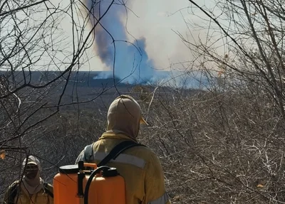 Brigadistas combatem incêndio no Parque Nacional Serra das Confusões