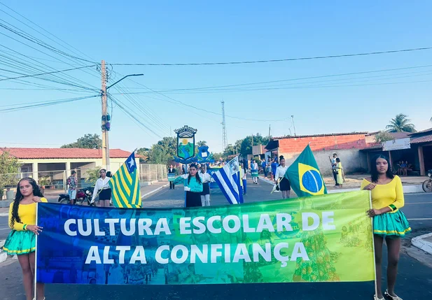 Desfile cívico em Riacho Frio