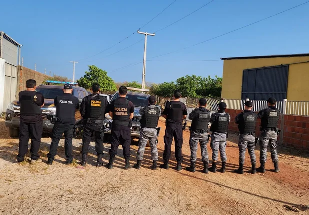 Equipes das forças de segurança que integram a FICCO