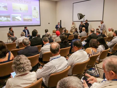 Evento acontece no auditório do hotel Monã