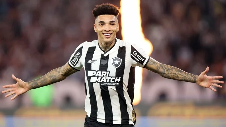 Igor Jesus marcou os dois gols do Botafogo