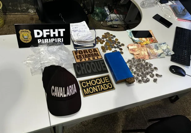 Material apreendido durante a operação em Piripiri