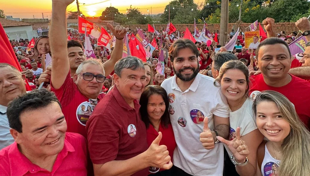 Ministro demonstrando apoio aos candidatos