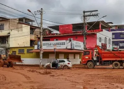 As chuvas que atingiram o estado de Minas Gerais causaram a morte de pelo menos oito pessoas