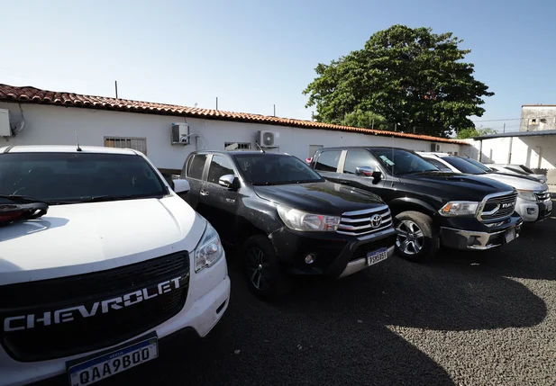 Carros de luxo apreendidos na operação