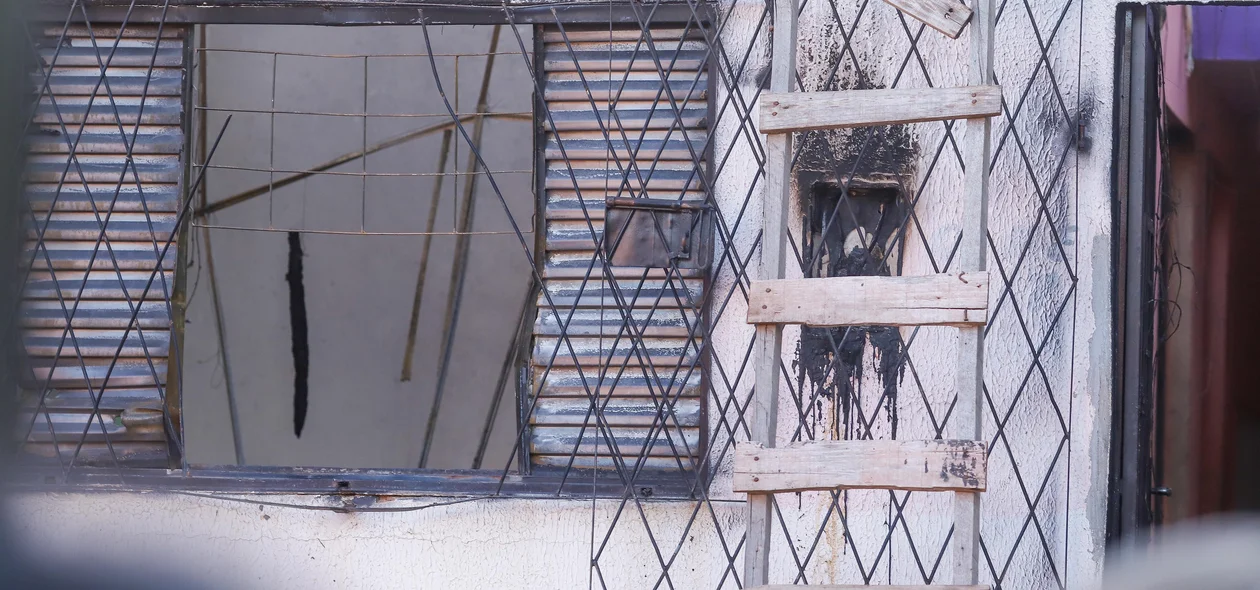 Casa ficou completamente destruída