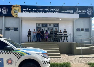 Casal suspeito de transportar drogas