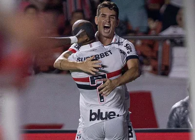 Com show de Lucas e Oscar, São Paulo vence e quebra invencibilidade do Corinthians