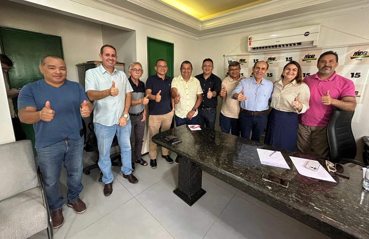Comissão de suplentes de vereador de Teresina durante visita ao senador Marcelo Castro (MDB), na manhã desta segunda-feira (27)