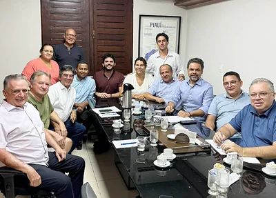 Deputados estaduais e federais do PT reunidos