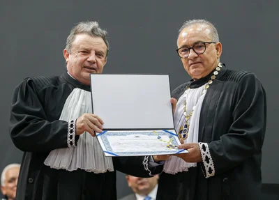 Desembargador Hilo de Almeida transmitindo o cargo para Aderson Nogueira