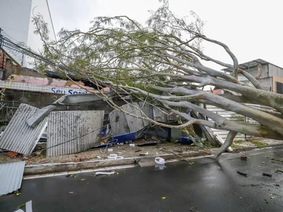 Fachada do estabelecimento foi destruída