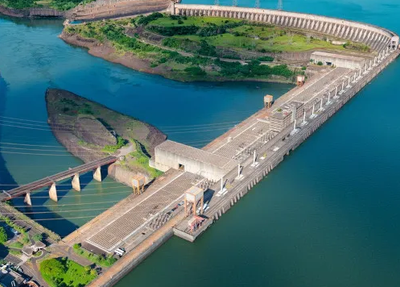 Governo Lula estuda quitar rombo milionário de Itaipu com conta de energia mais cara ao brasileiro