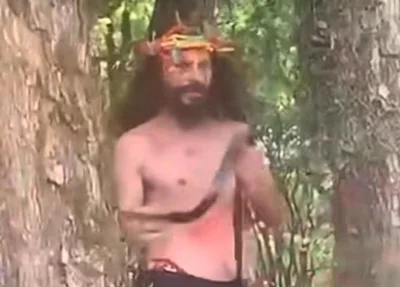 Homem se caracteriza de Jesus e faz strip-tease durante bloco de carnaval no RS
