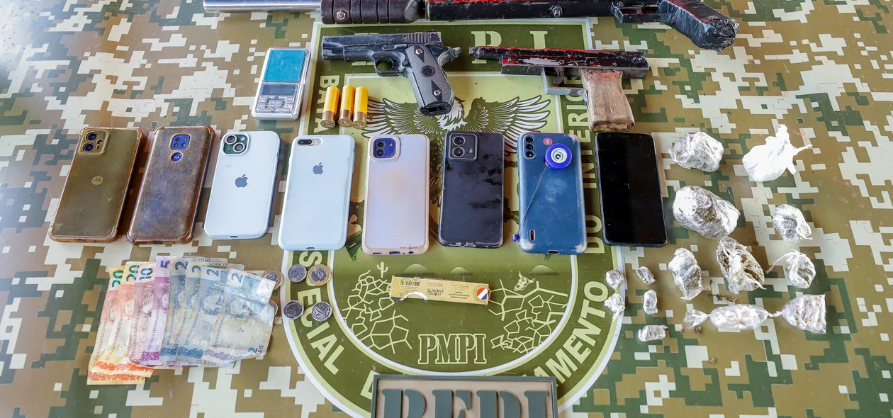 Material apreendido com os policiais do BEPI na Grande Santa Maria