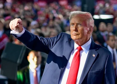 Pela segunda vez, Donald Trump toma posse como presidente dos EUA