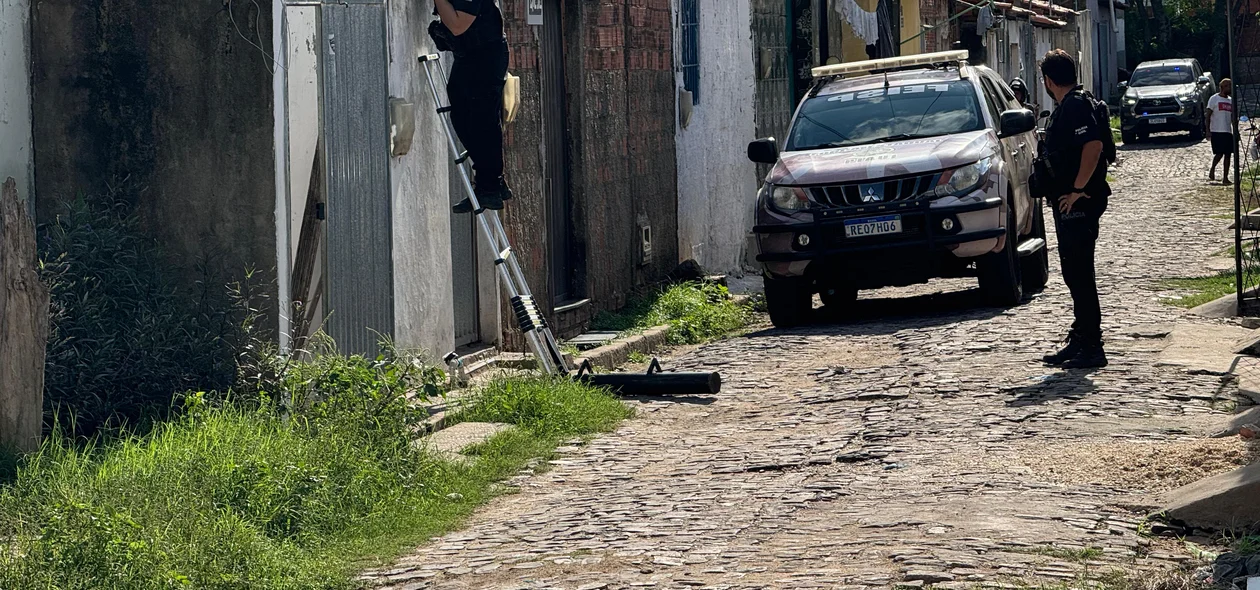 Policiais cumprem mandados de busca na zona norte de Teresina