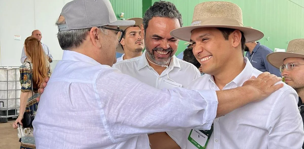 Prefeito Dr. Gilberto Júnior e lideranças