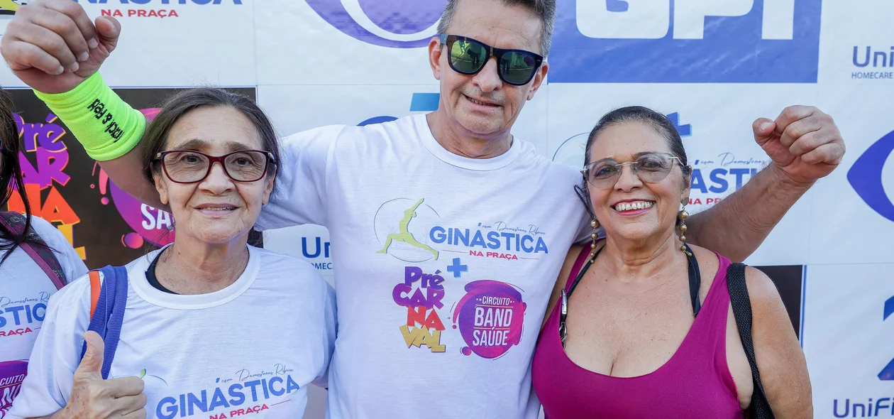 Professor Demóstenes Ribeiro e alunas