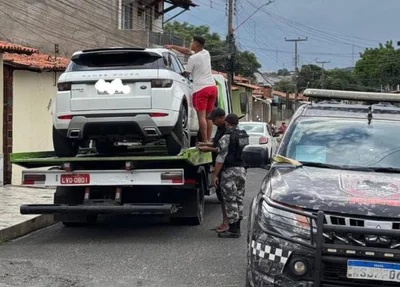 Range Rover Evoque de Ítallo Bruno sendo apreendida