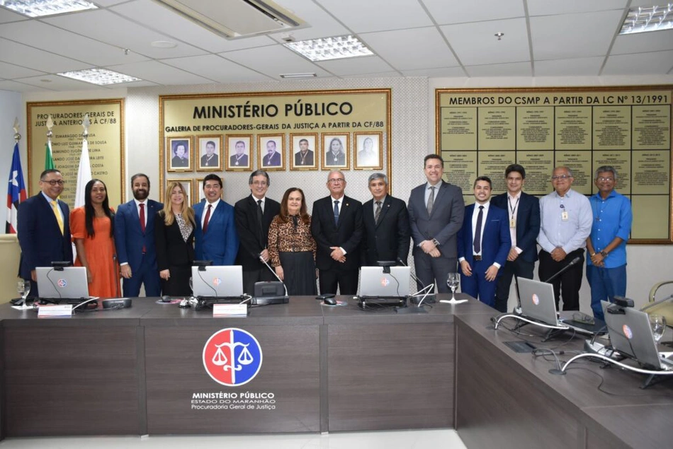 Solenidade de assinatura do contrato para o concurso do MP-MA