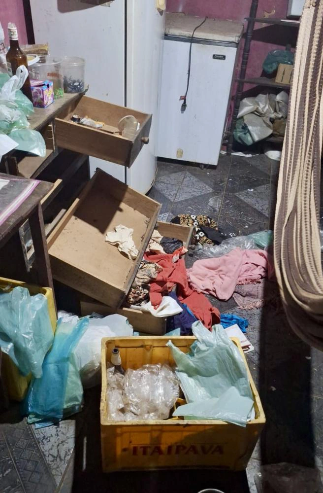 A casa da vítima estava revirada