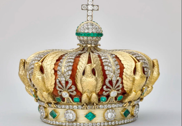 A coroa da imperatriz Eugênia é uma das peças roubadas do Museu do Louvre