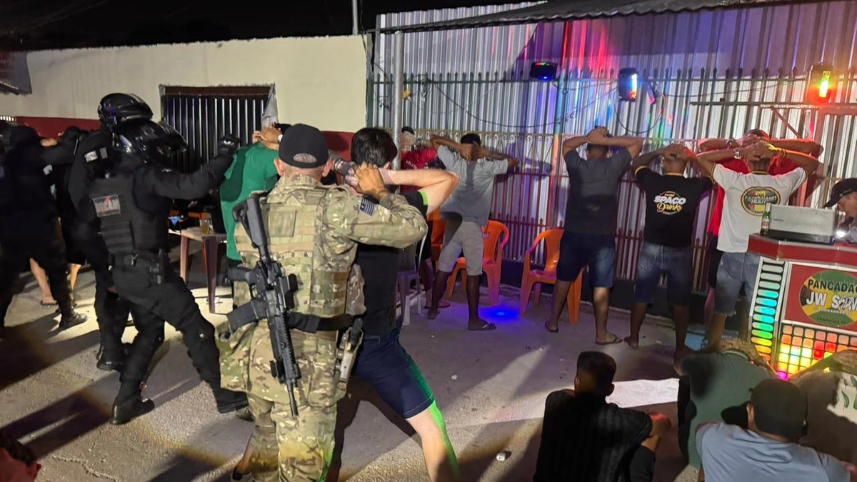 Ação policial no baile de reggae na Vila Dagmar Mazza