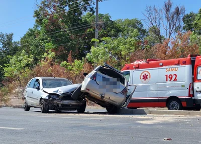 Acidente entre dois carros na Estrada da Alegria deixa cinco pessoas feridas