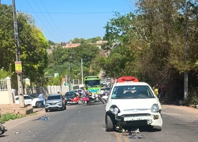 Acidente envolvendo carro e duas motos deixa três feridos em Teresina