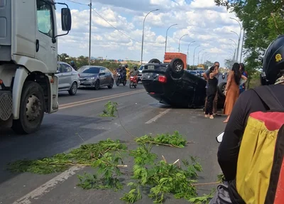 Acidente na entrada da Ponte do Tancredo Neves, na rodovia BR 343