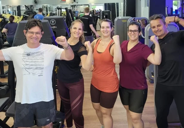 Alexandre (pai), Tatiana (mãe) e Bruna e Marília (filhas) treinando juntos
