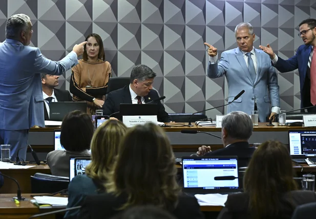Alfredo Gaspar e Alessandro Stefanutto discutiram durante sessão da CPMI do INSS