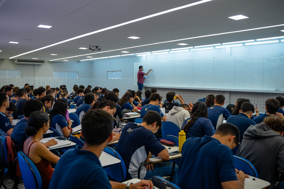 Alunos do Colégio Propósito durante aulão preparatório para o IME 2026, em Teresina