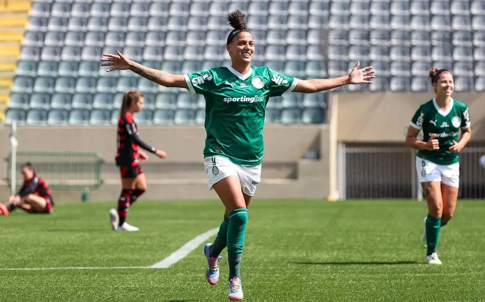 Amanda Gutierres comemora gol pelo Palmeiras no Brasileirão Feminino
