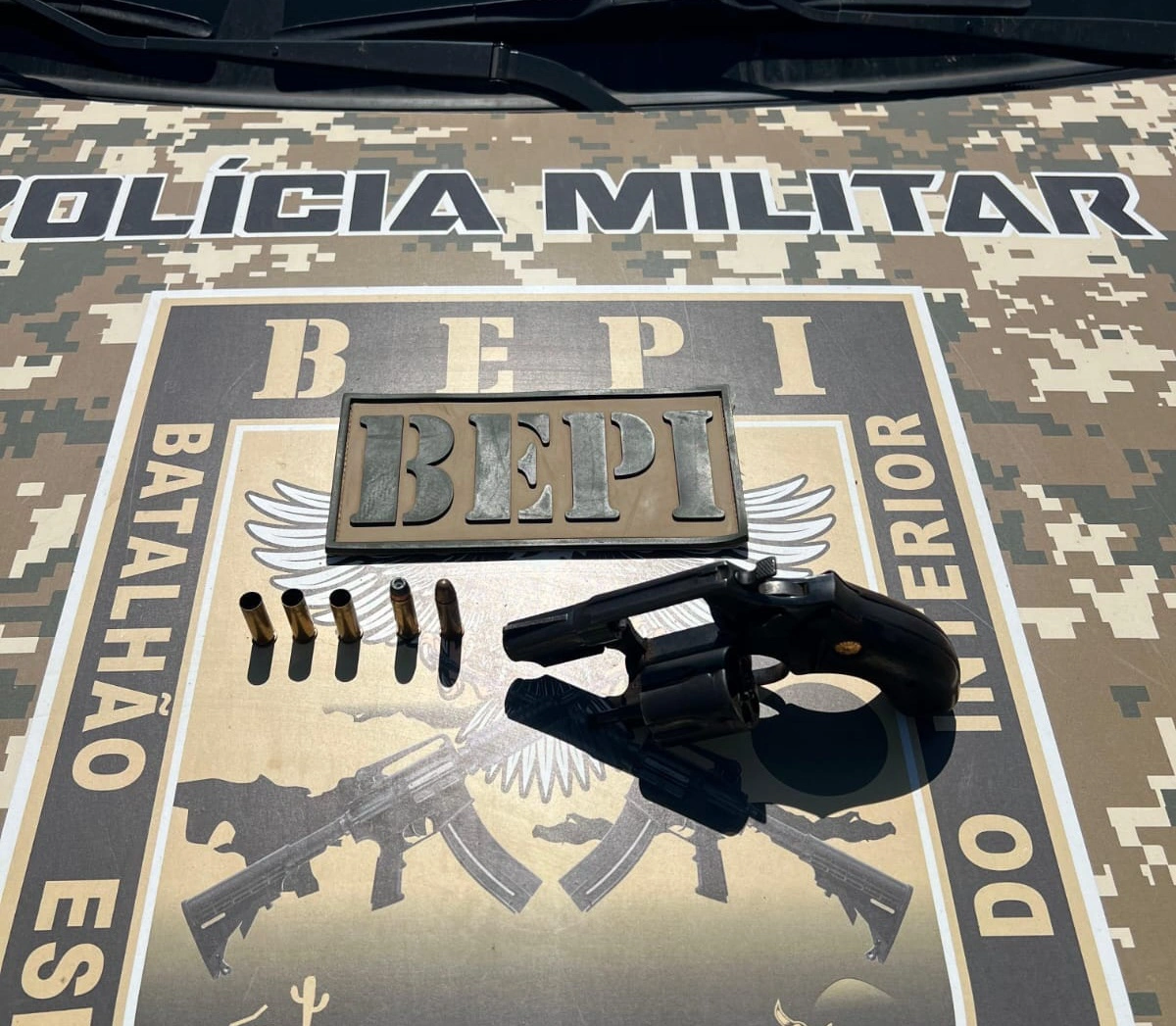 Arma encontrada com indivíduo morto em troca de tiros com PMs