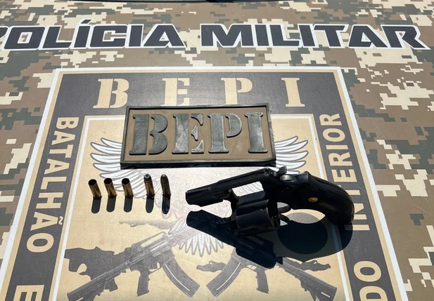 Arma encontrada com indivíduo morto em troca de tiros com PMs