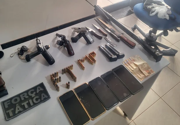 Arsenal apreendido pela PM em Corrente
