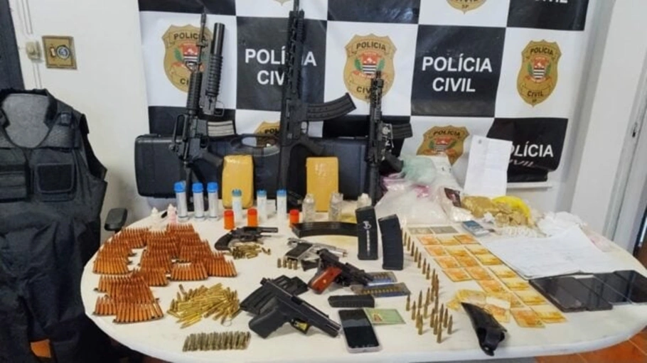Arsenal apreendido pela PM no litoral do estado de São Paulo, em Santos