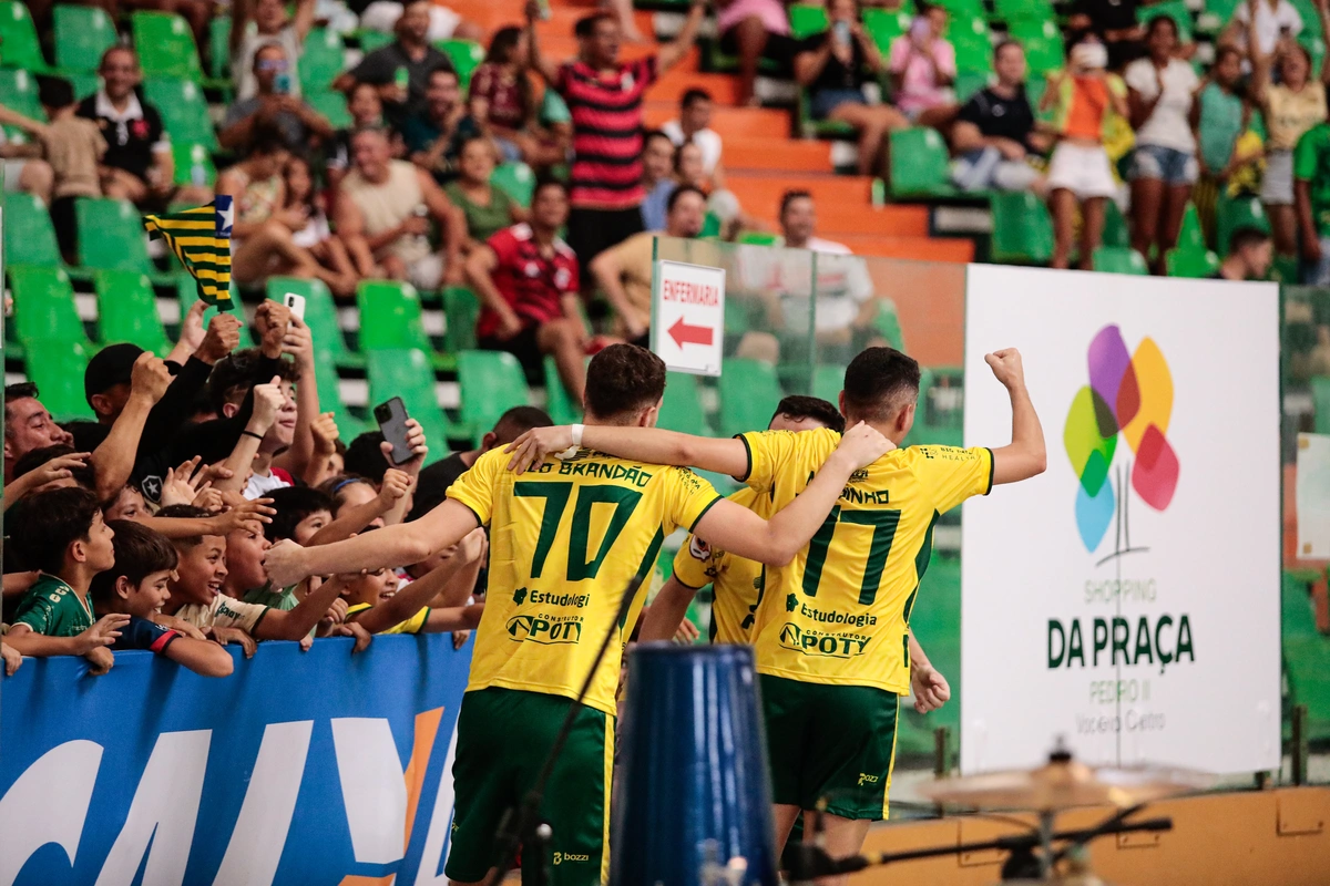 Atlético Piauiense vence Fortaleza de virada nas quartas do Brasileiro de Futsal