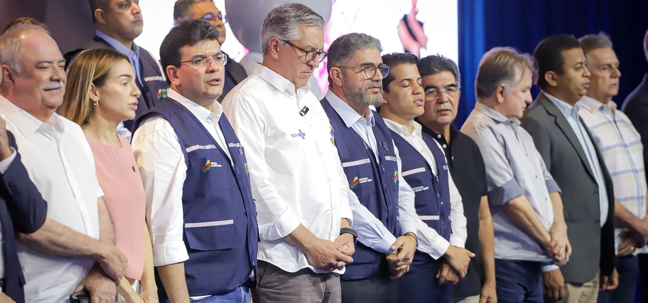 Autoridades presentes na solenidade