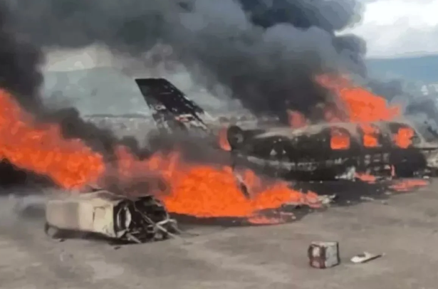 Avião de pequeno porte cai e explode em aeroporto da Venezuela