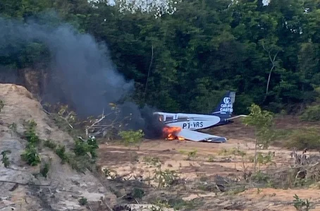 Avião de pequeno porte caiu em São Luís