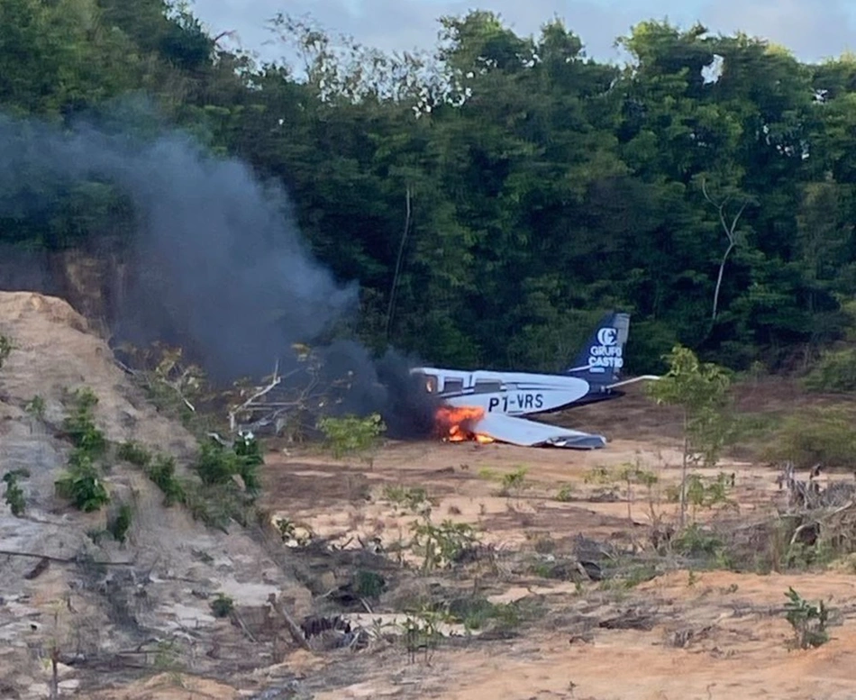 Avião de pequeno porte caiu em São Luís