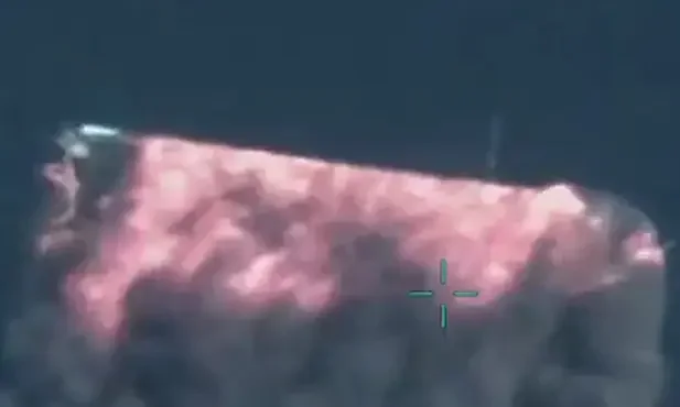 Barco atacado pelos EUA