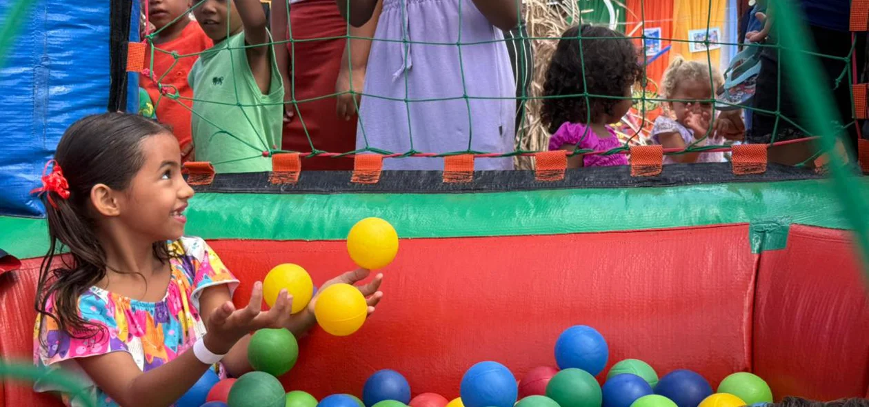 Brinquedos animaram as crianças