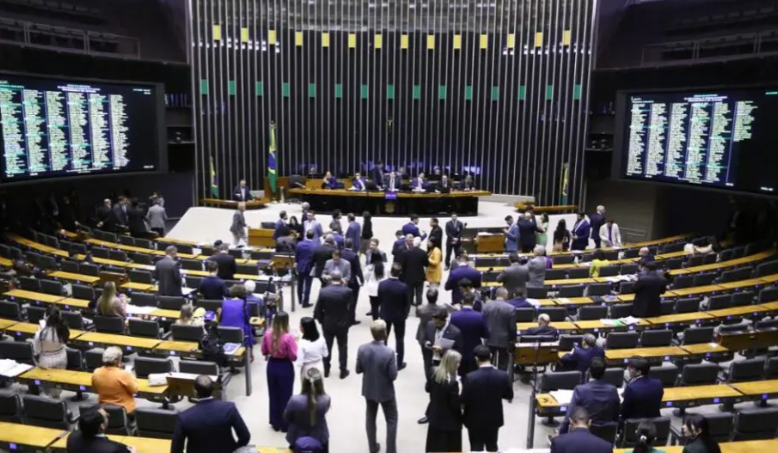 Câmara aprova gratuidade para despacho de bagagem em voos nacionais