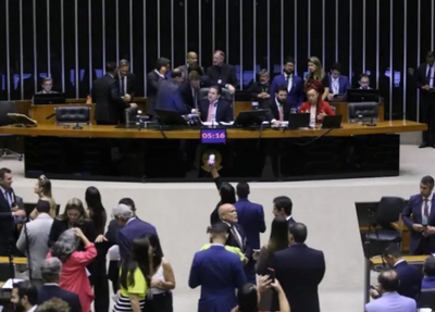 Câmara dos deputados aprova piso salarial para professores temporários