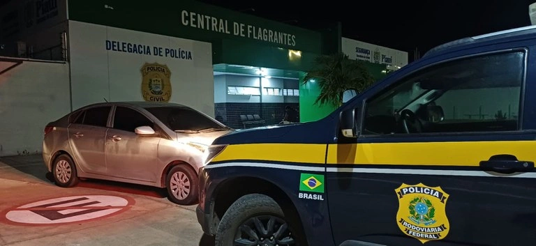 Carro recuperado pela PRF