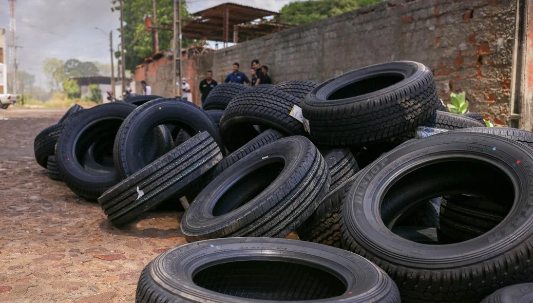 Chamas atingiram revendedora de pneus